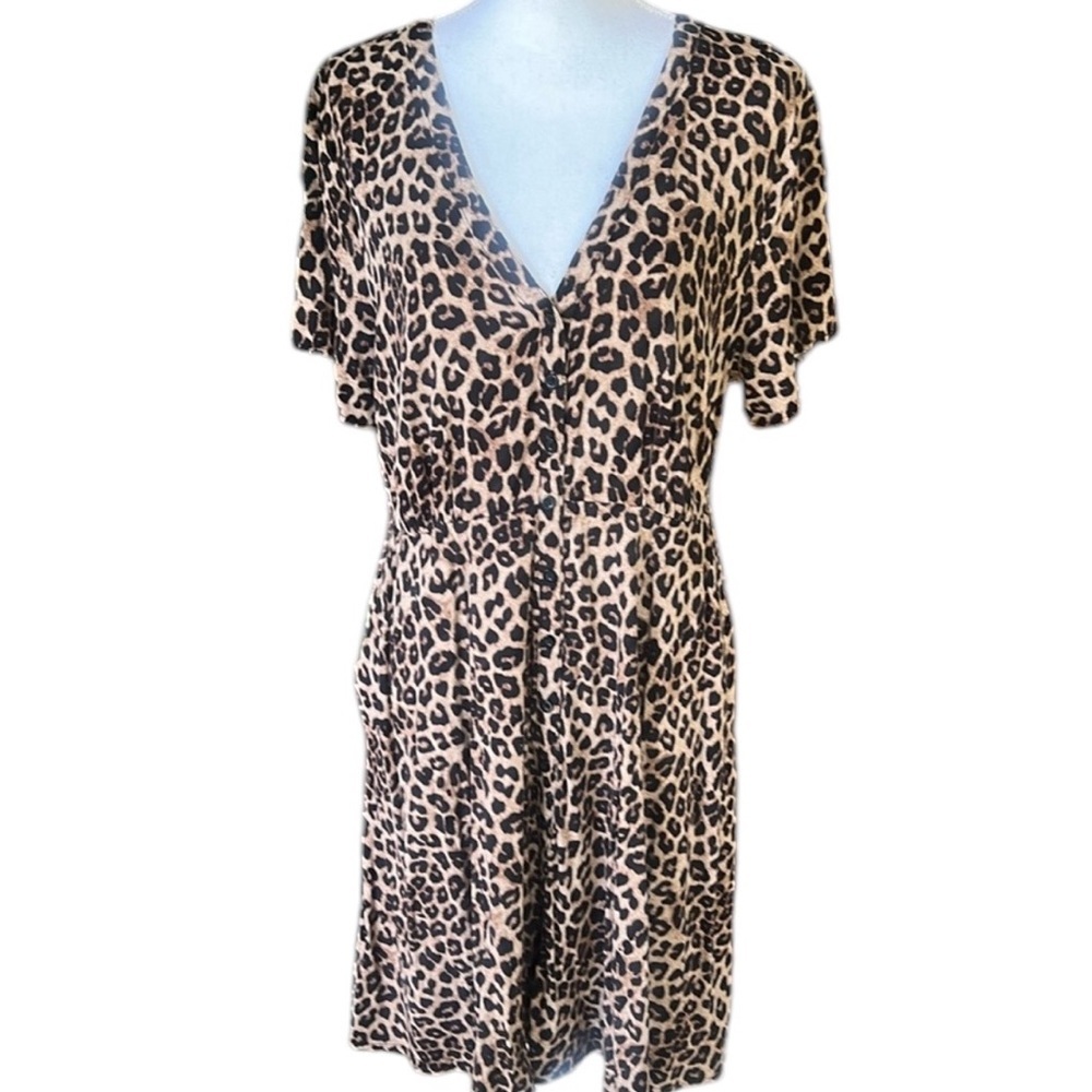 Torrid ladies animal, print short sleeve dress size 1X. Very good condition soft - Picture 2 of 10